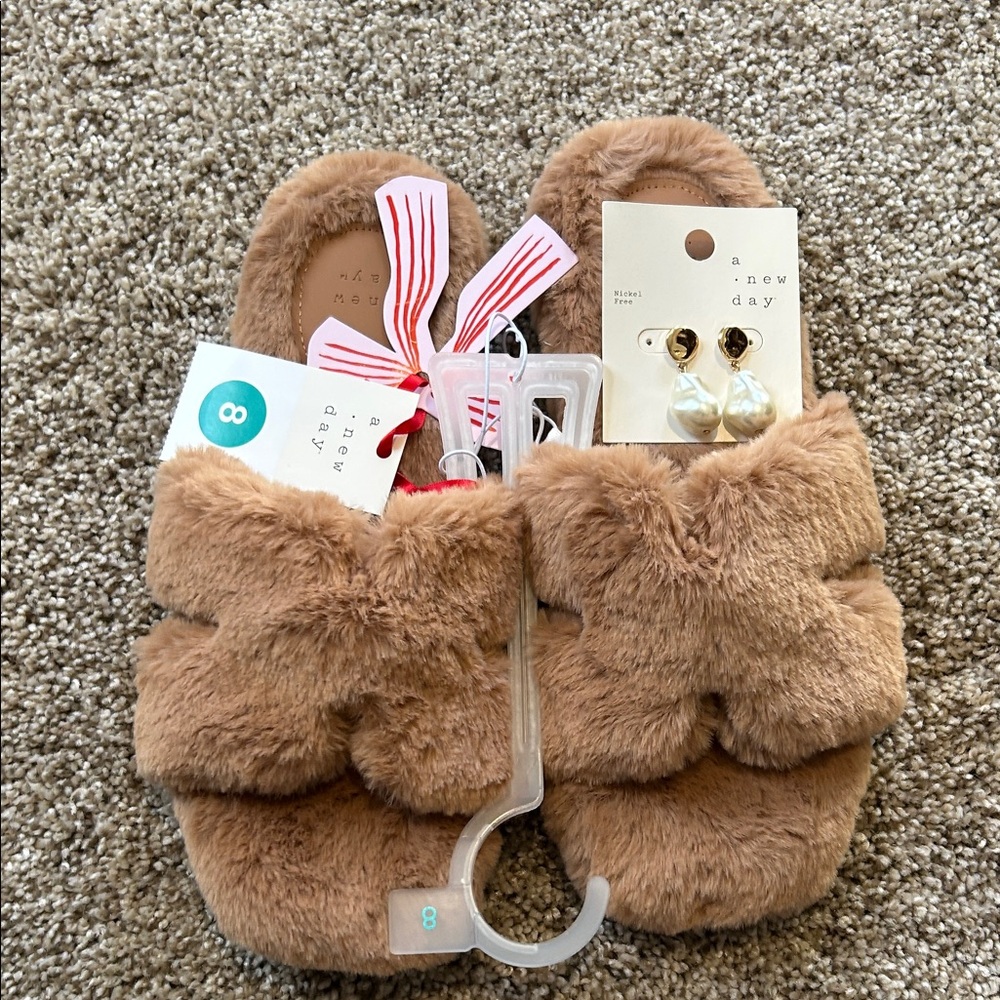 Brown Slippers + Pearl Earrings Set - Picture 8 of 8